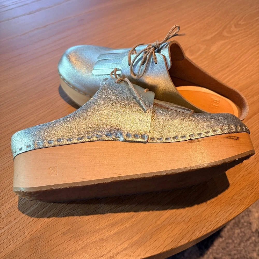 Bryr Zoe with Kilt, Platform size 8 in White Gold - NWOT - size 38 / 8 - Picture 5 of 8